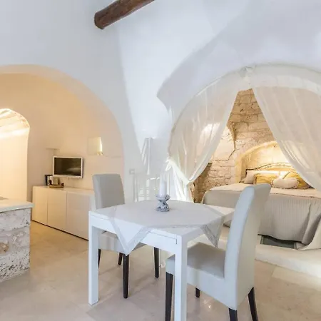 Trulli Del '700 Deluxe La Reginetta Ostuni