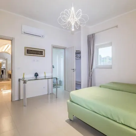 Trulli Del '700 Deluxe La Reginetta