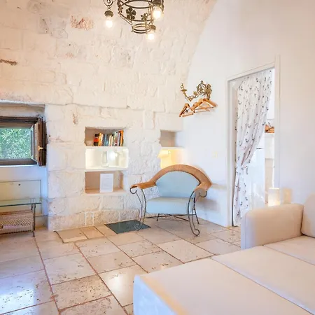 Дом отдыха Trulli Del '700 Deluxe La Reginetta Остуни